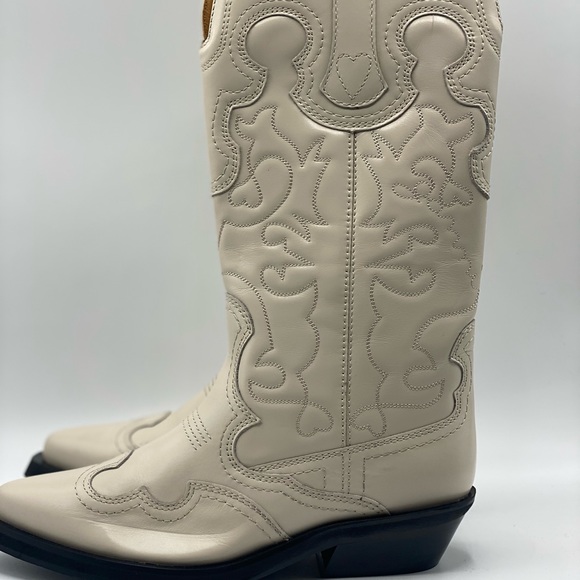 GANNI Boots size 7
, White Mid Shaft
- Embroidered Western see *NOTE* - Picture 3 of 8